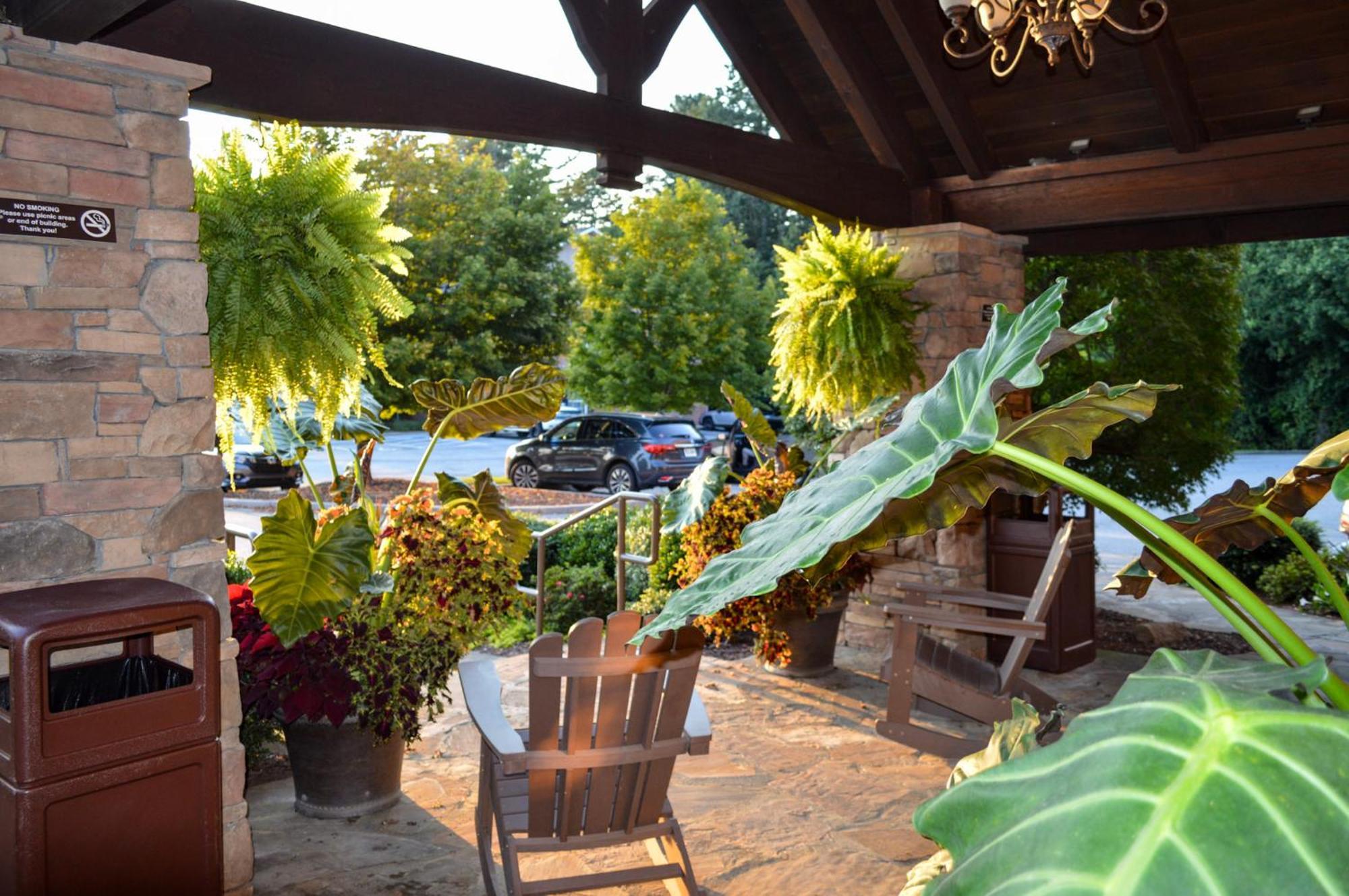 The Lodge At Flat Rock Exterior photo